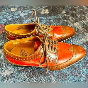 Never worn! John Fluevog - The Gateways - Capped-Toe Brogue Style Leather Shoe